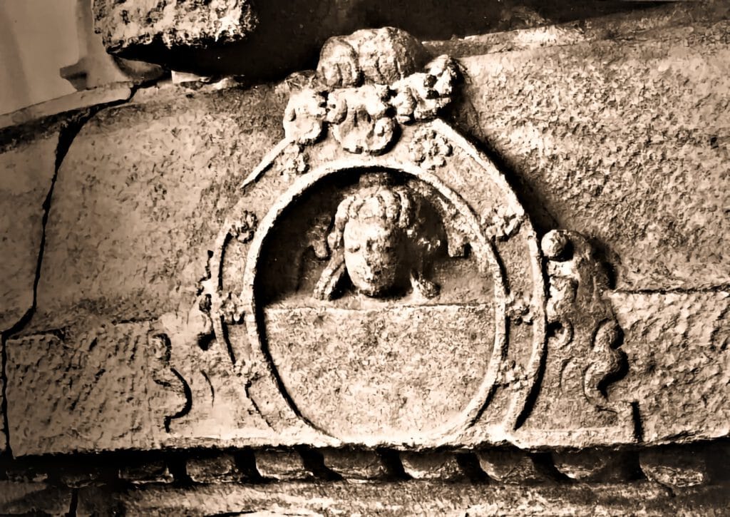 Detalle dintel templo hindú Ruta Swastika